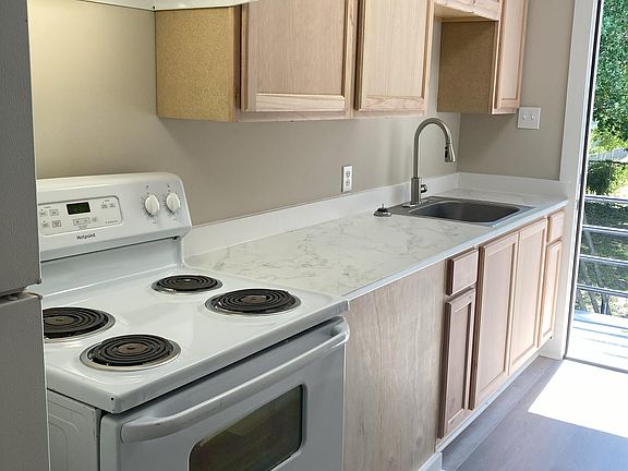 2nd image of 1122 Van Buren St APT D