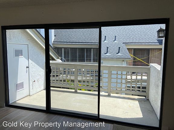 4th image of 532 1/2 Via De La Valle Unit E