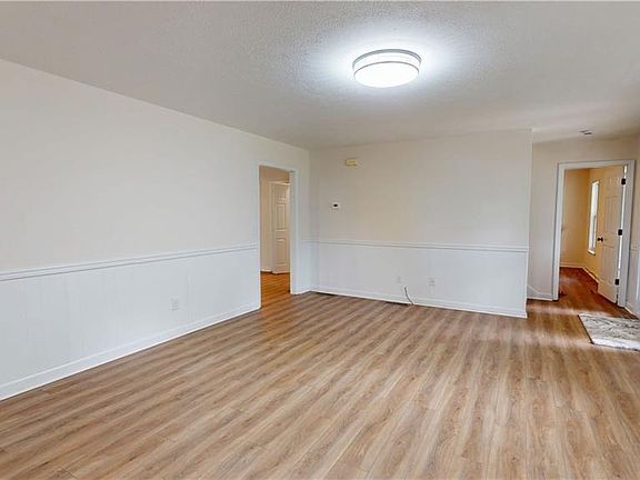 5th image of 131 Foxcroft Dr