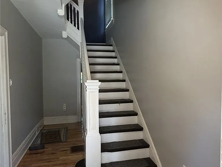 1214 Goe Ave — Photo 4