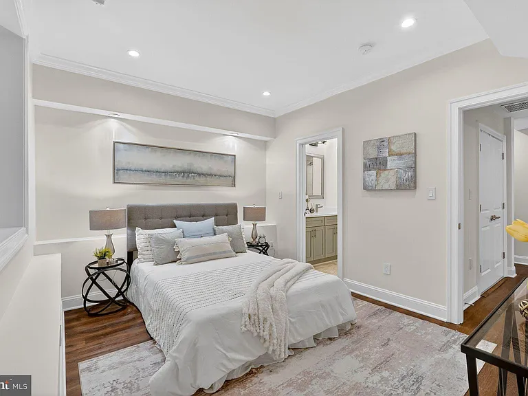600 Harvard St NW #1 — Photo 17
