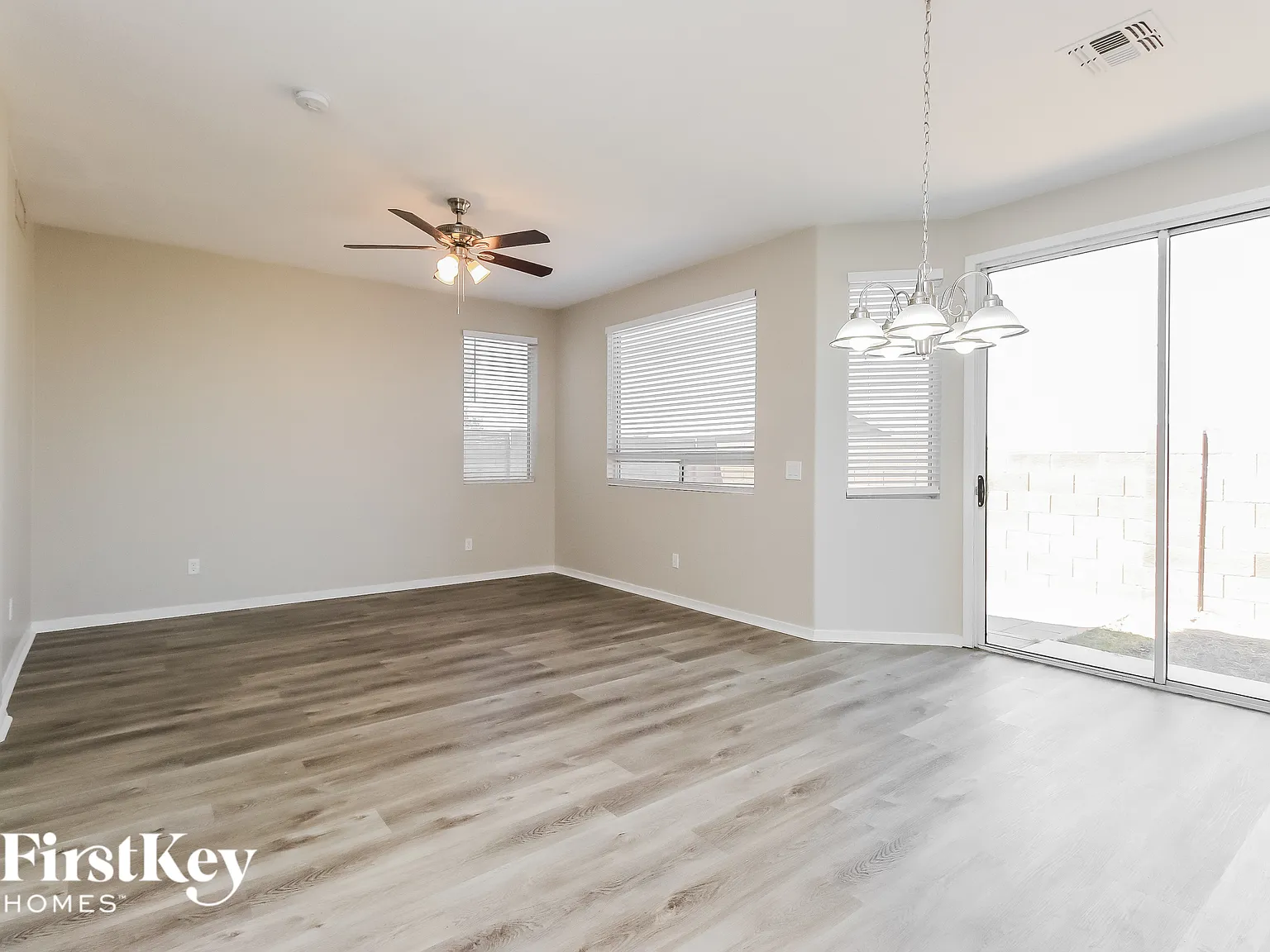 3 bed, 2.5 bath, 1434 sqft, $2,105 — Photo 4