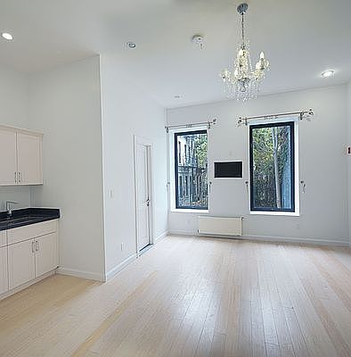 3rd image of 78 Herkimer St APT 204