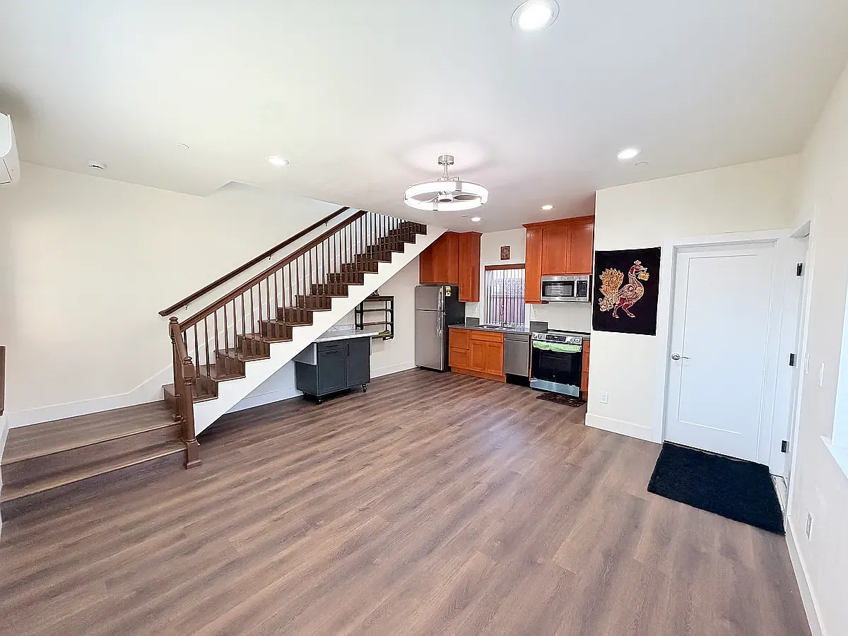 2 bed, 2.5 bath, 835 sqft, $3,400 — Photo 3