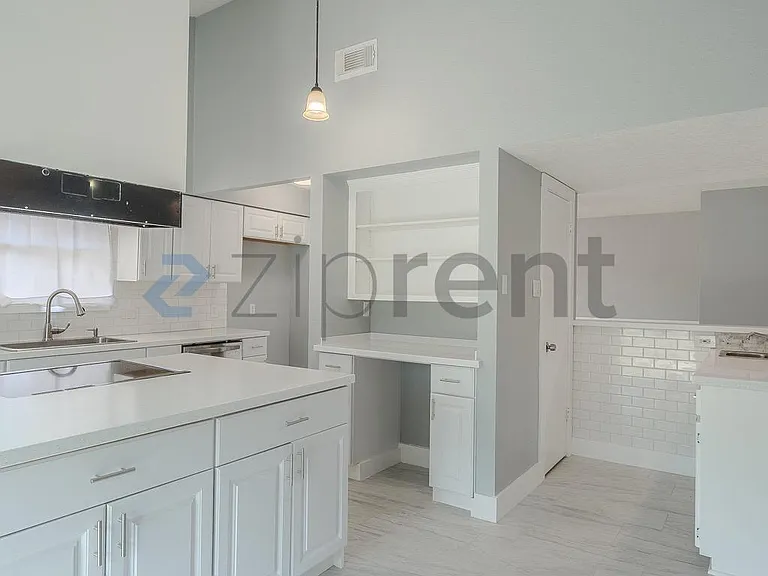 16402 Mill Point Dr — Photo 12