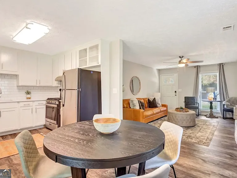 160 Booth Rd SW #A — Photo 6