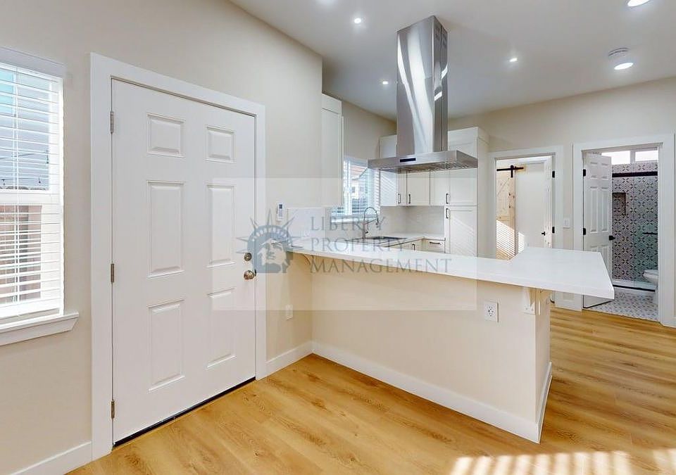 1st image of 2719 Sundale Dr #2717