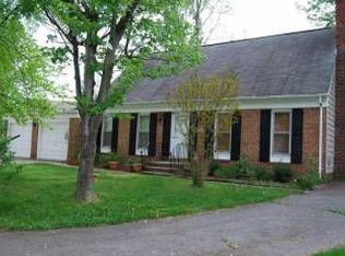 505 S Lee Ct, Sterling, VA 20164