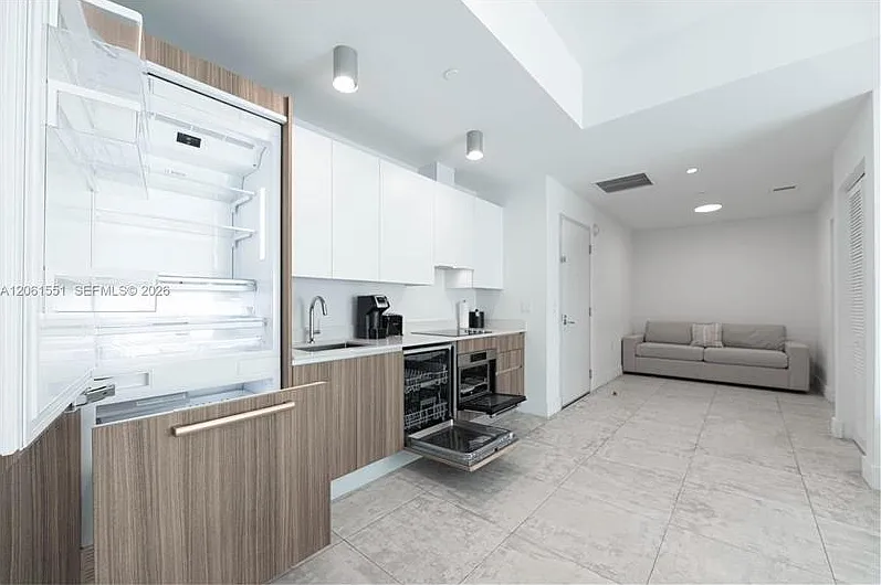 2 bed, 2.5 bath, 1368 sqft, $4,000 — Photo 3