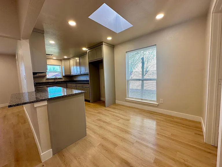 2922 Berkshire Dr — Photo 10