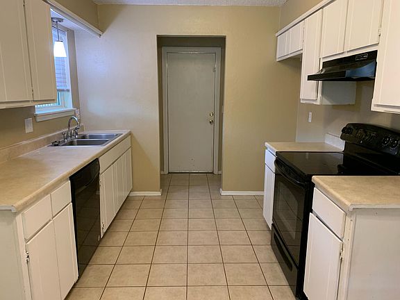 2nd image of 302 Jarman Cir