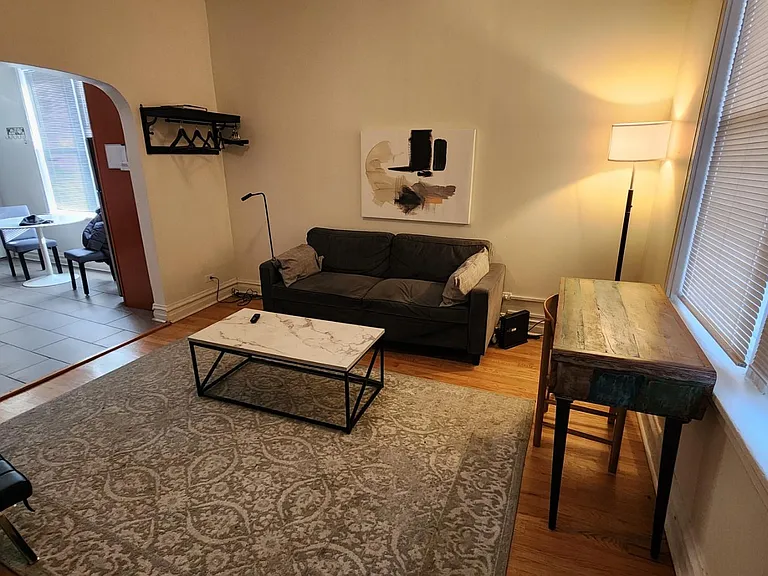928 S Claremont Ave #1R — Photo 2