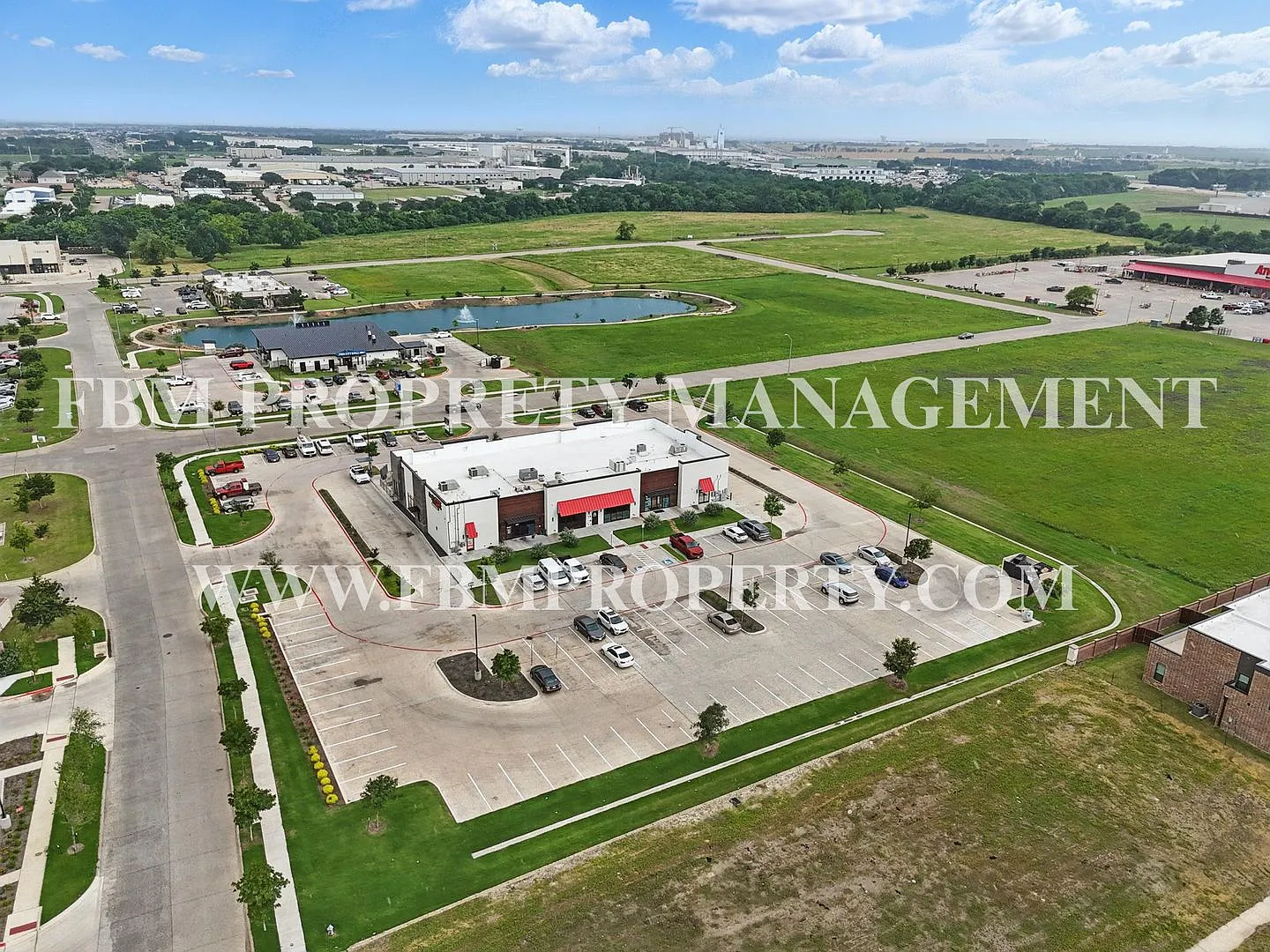 2116 Layla Dr - Stunning 3 Bedroom, 2.5 Bathroom Townhome in Waxahachie, TX! — Photo 3