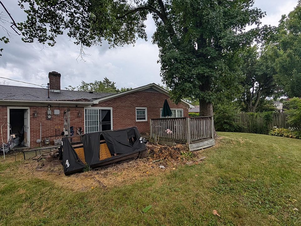 2nd image of 809 Meadowcrest Dr