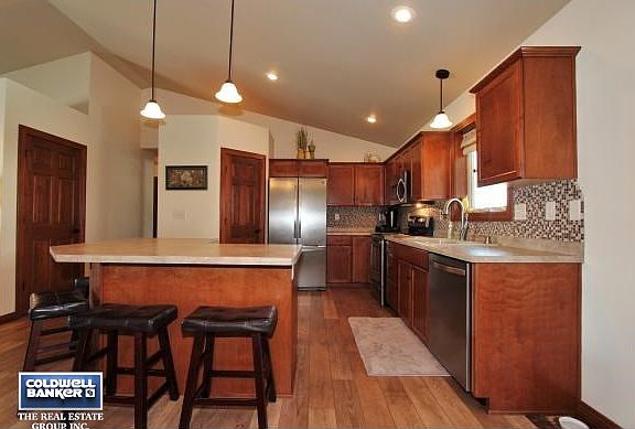 Kitchen w/ walk-in pantry!