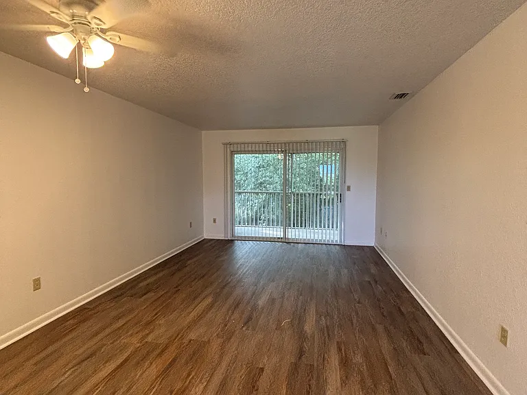 2845 Magdalina Dr — Photo 18