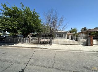 4712 Pioneer Dr, Bakersfield, CA 93306
