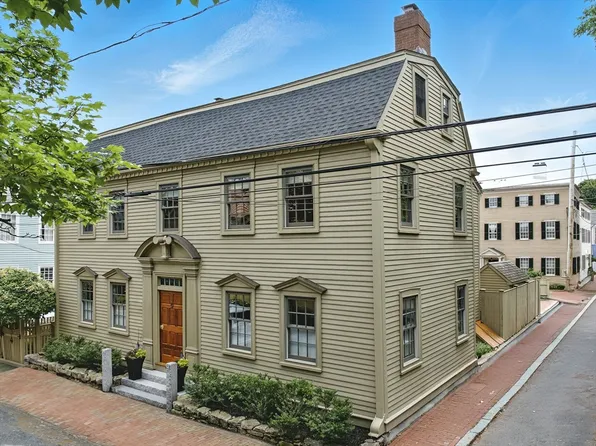 29 Boardman St, Newburyport, MA 01950