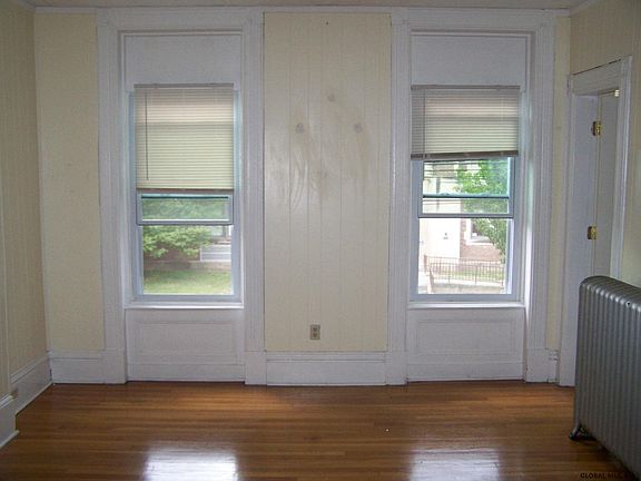 2nd image of 468 1st St #2