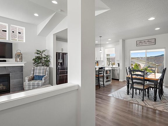 5th image of 2695 Allenby Ln