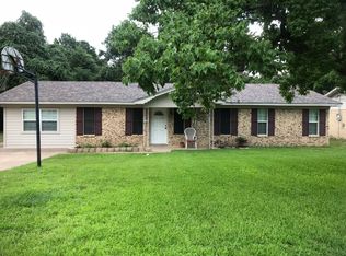 116 Redwood Dr, Palestine, TX 75801