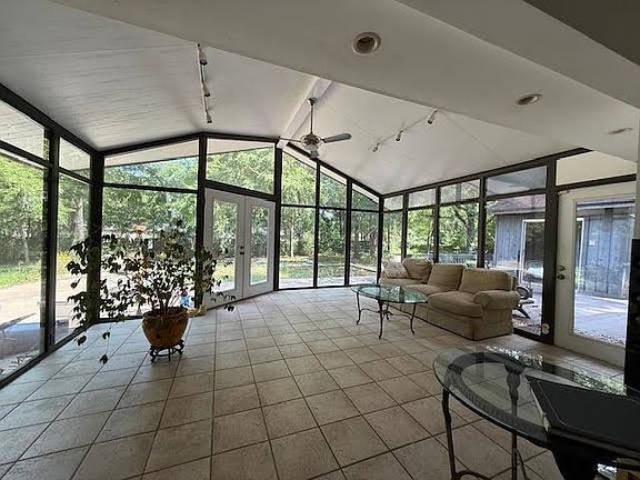 4th image of 204 Timberlane Dr