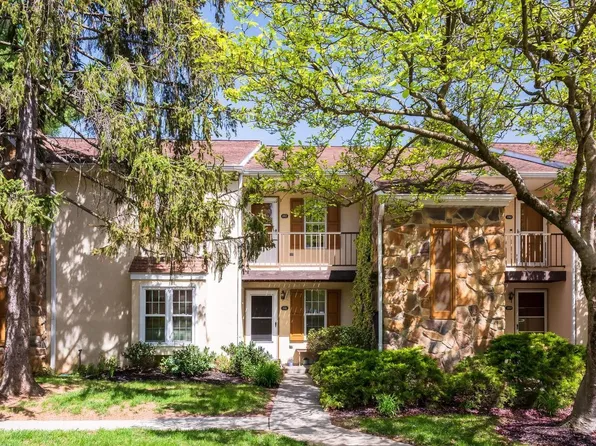 192 Valley Stream Ln, Wayne, PA 19087
