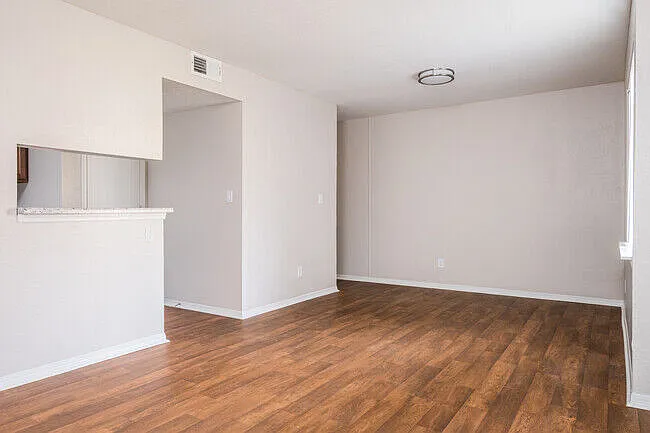 Stonehaven Apartments — Photo 16
