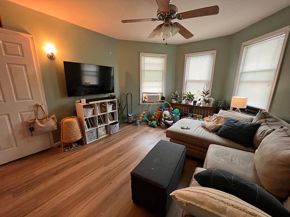 2nd image of 19 W Ridley Ave APT 2