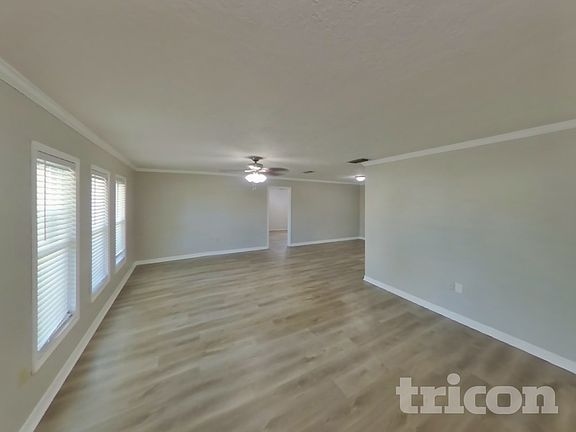2nd image of 4720 Palm Aire Cir