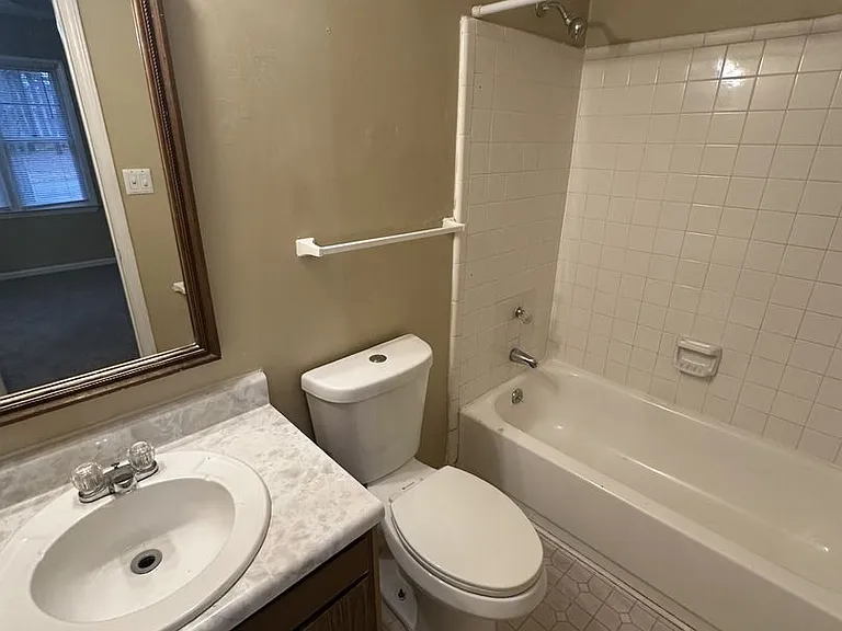 925 Hearthridge Ct #B — Photo 8