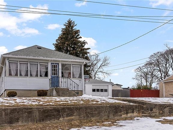 3rd image of 25 King St
