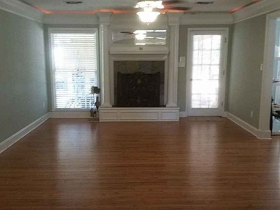 Masonry FP w/custom mantel 
