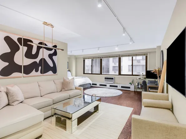 16 West 16th Street image 2 of 8