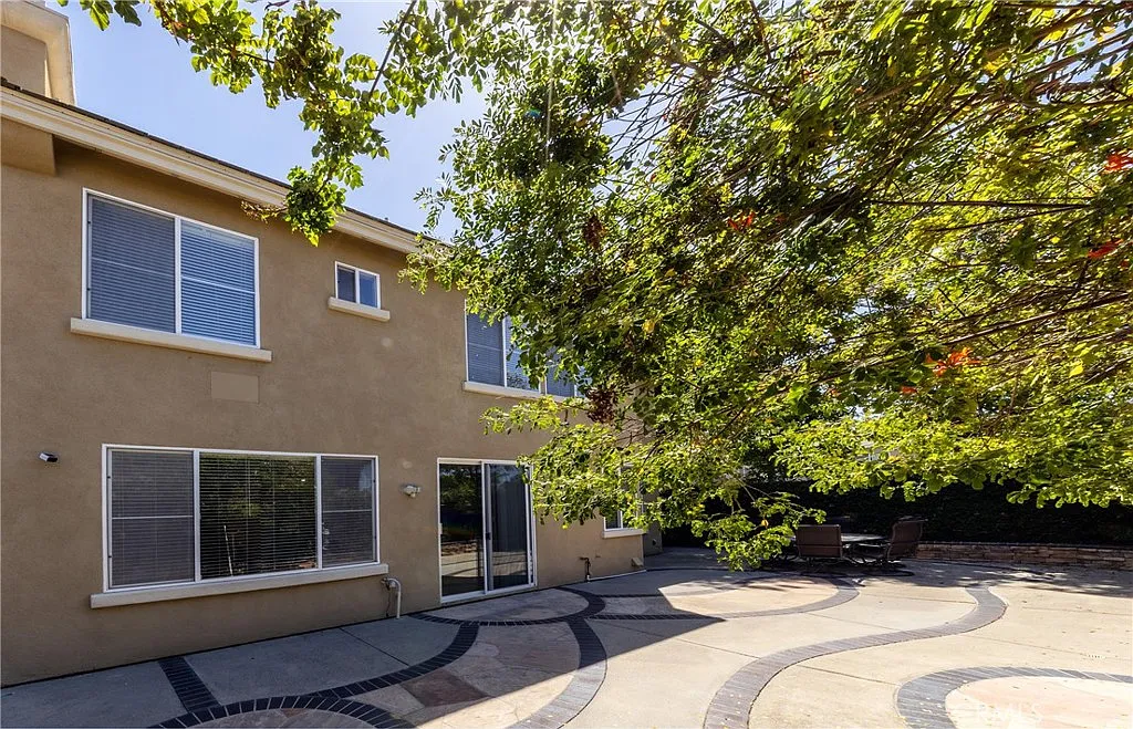 5 bed, 3048 sqft, $5,998 — Photo 4