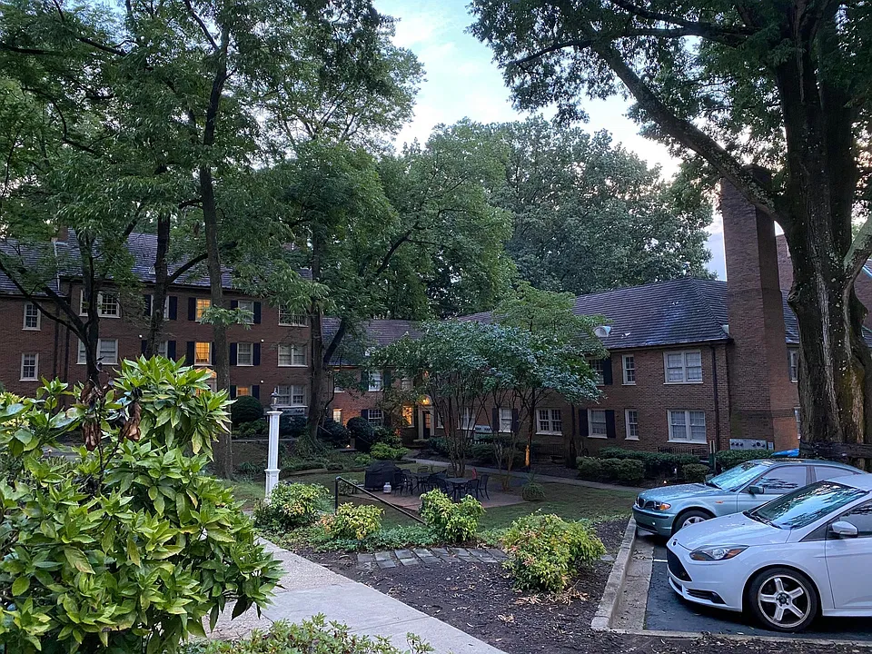 grounds have multiple courtyards for picnics, pets to play, grilling, etc.