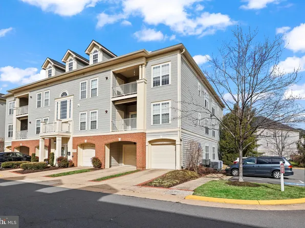 11337 Westbrook Mill Ln Unit 303, Fairfax, VA 22030