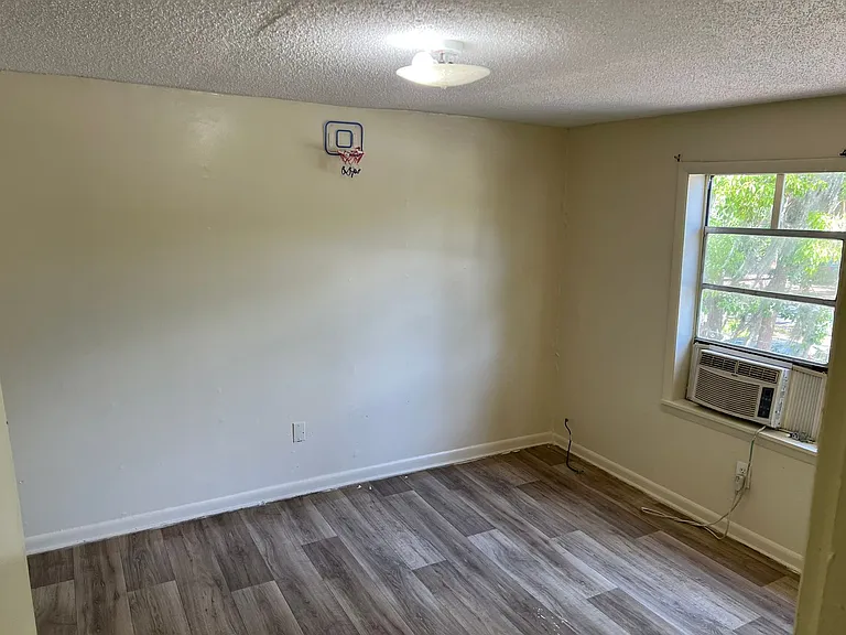 1801 Goodyear Ave — Photo 5