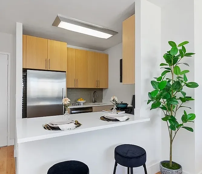 110 Horatio St #702 — Photo 2