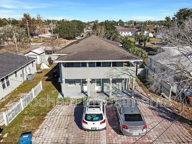 1002 Avenue E #1 — Photo 2