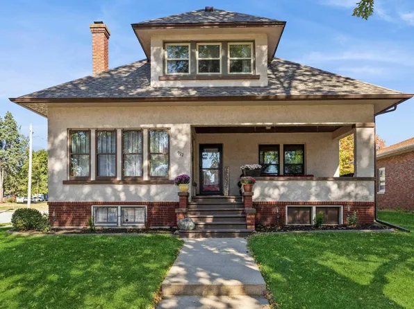 922 7th St, De Witt, IA 52742