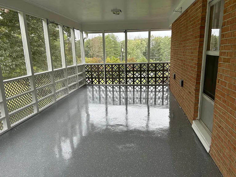 Sunroom above the garage