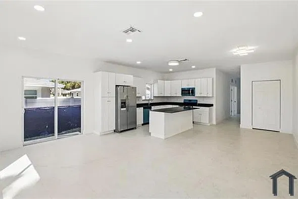 4 bed, 1640 sqft, $3,200 — Photo 3