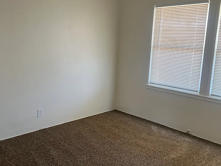 2325 Chester Ln #F — Photo 7
