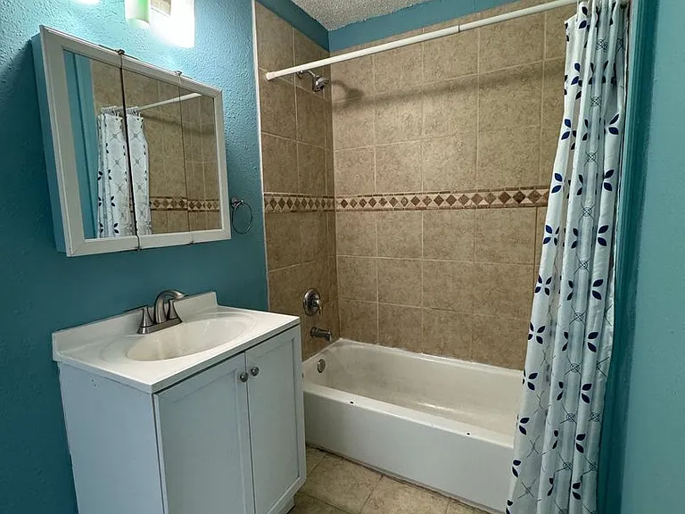 4237 E 62nd St — Photo 20