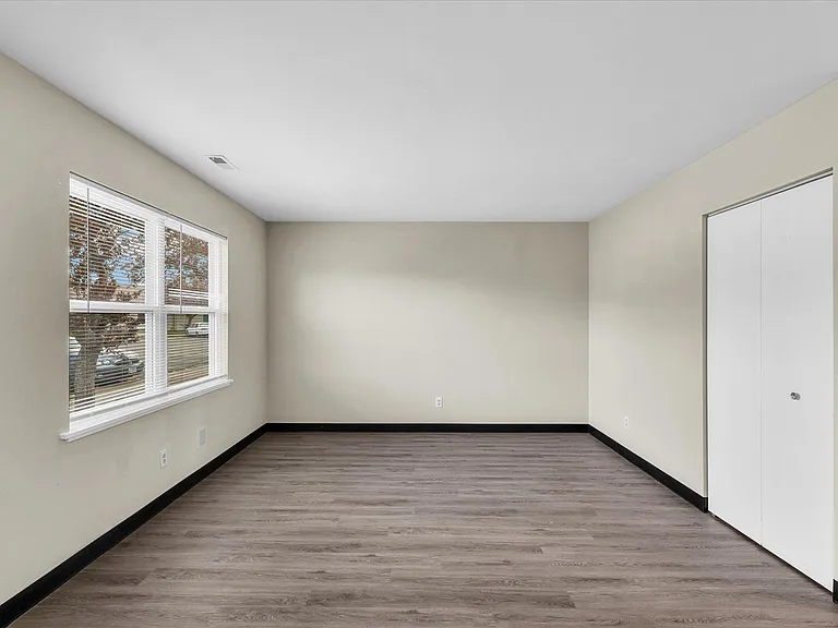 207 Nicholas Dr — Photo 7