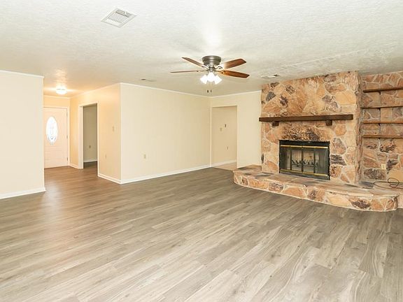 5th image of 4795 Gladys Ave