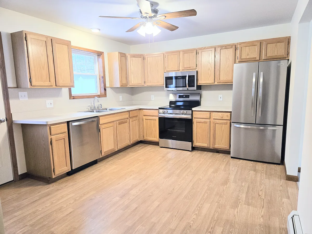 Large Kitchen W/ Stainless Steel Appliances. - 1101 Forest Ln