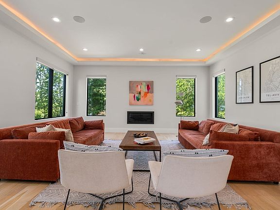 5th image of 20 Peach Tree Ln