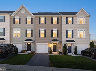 26 Quebec Ct, Falling Waters, WV 25419